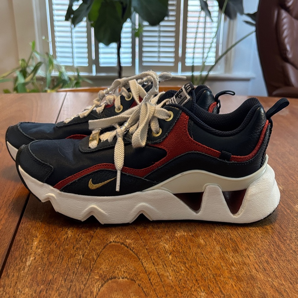 Nike Serena Williams tennis shoes 7.5